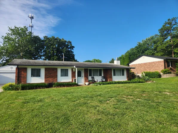 536 Saint Josephs Dr, Ballwin, MO 63021