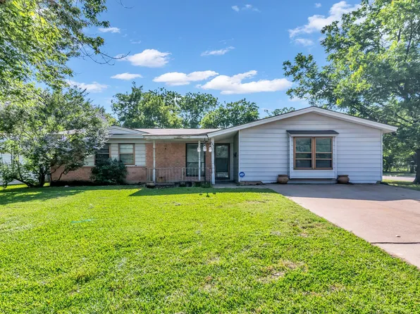 889 Jerry Ln, Bedford, TX 76022
