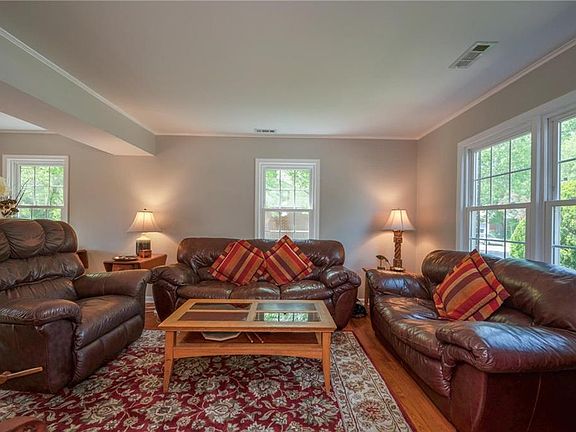 3rd image of 82 Saint Croix Dr