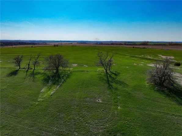 Hazelnut Rd, Hiawatha, KS 66434
