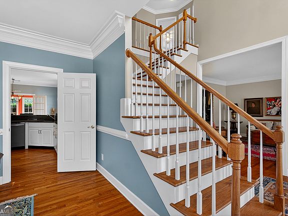 5th image of 102 Cameron Pointe Dr