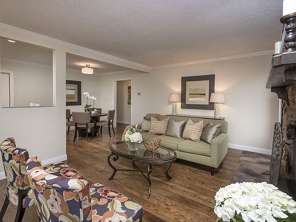 4th image of 121 Sherwood Way