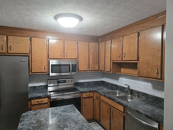 2nd image of 823 Jack Shaver Dr