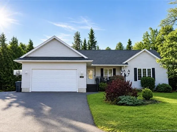 108 Hazelton Dr, Quispamsis, NB E2E 6B6