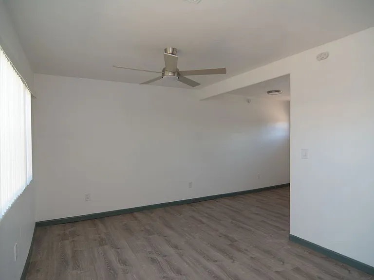 2552 E Silver St — Photo 3