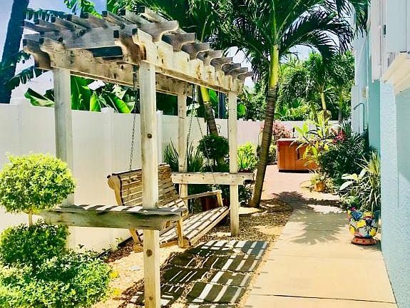 3rd image of 8019 Magnolia Ave