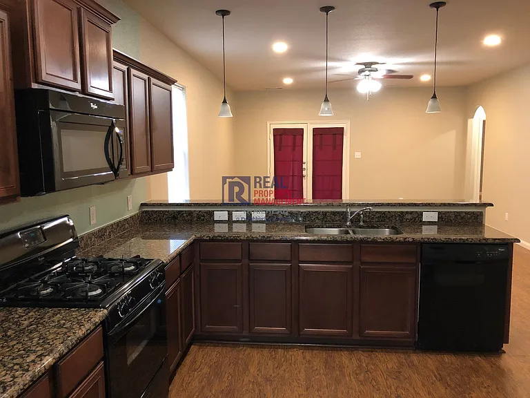 1116 Flatwater Trl — Photo 4