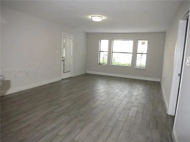 10440 SW 156th Ct — Photo 2