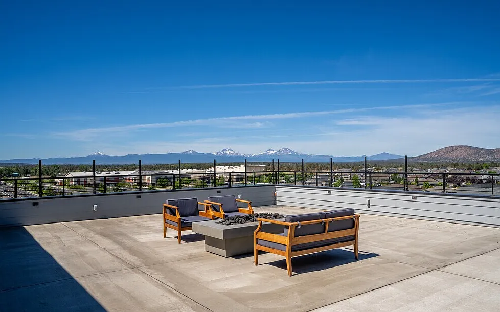 1 bed, 1058 sqft, $1,895 — Photo 1