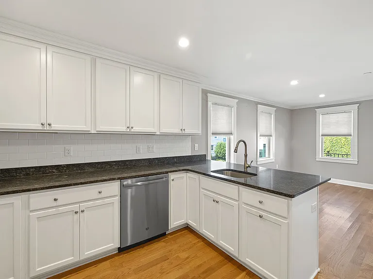25 Howland St #3 — Photo 3