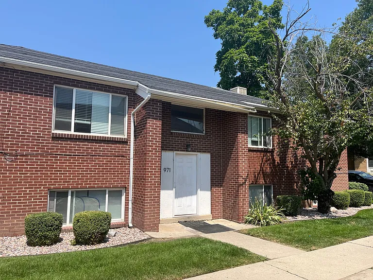 943-971 Chapel Dr — Photo 27