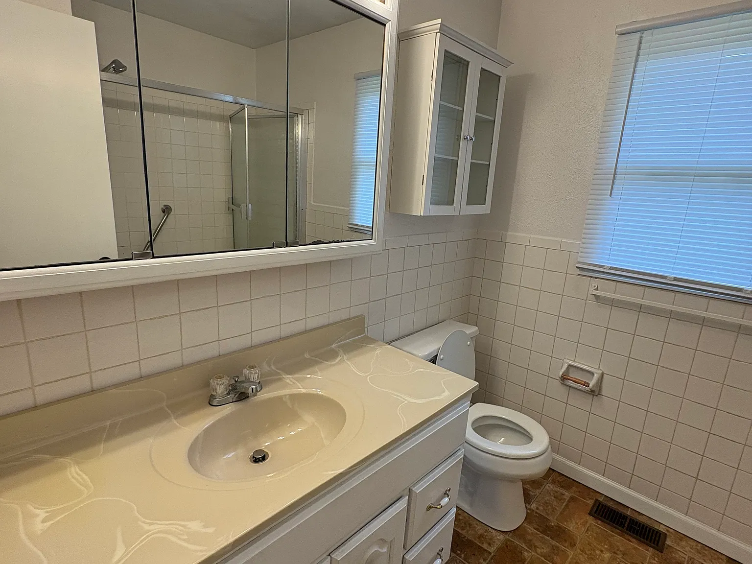 3 bed, 1.5 bath, 1292 sqft, $1,500 — Photo 3