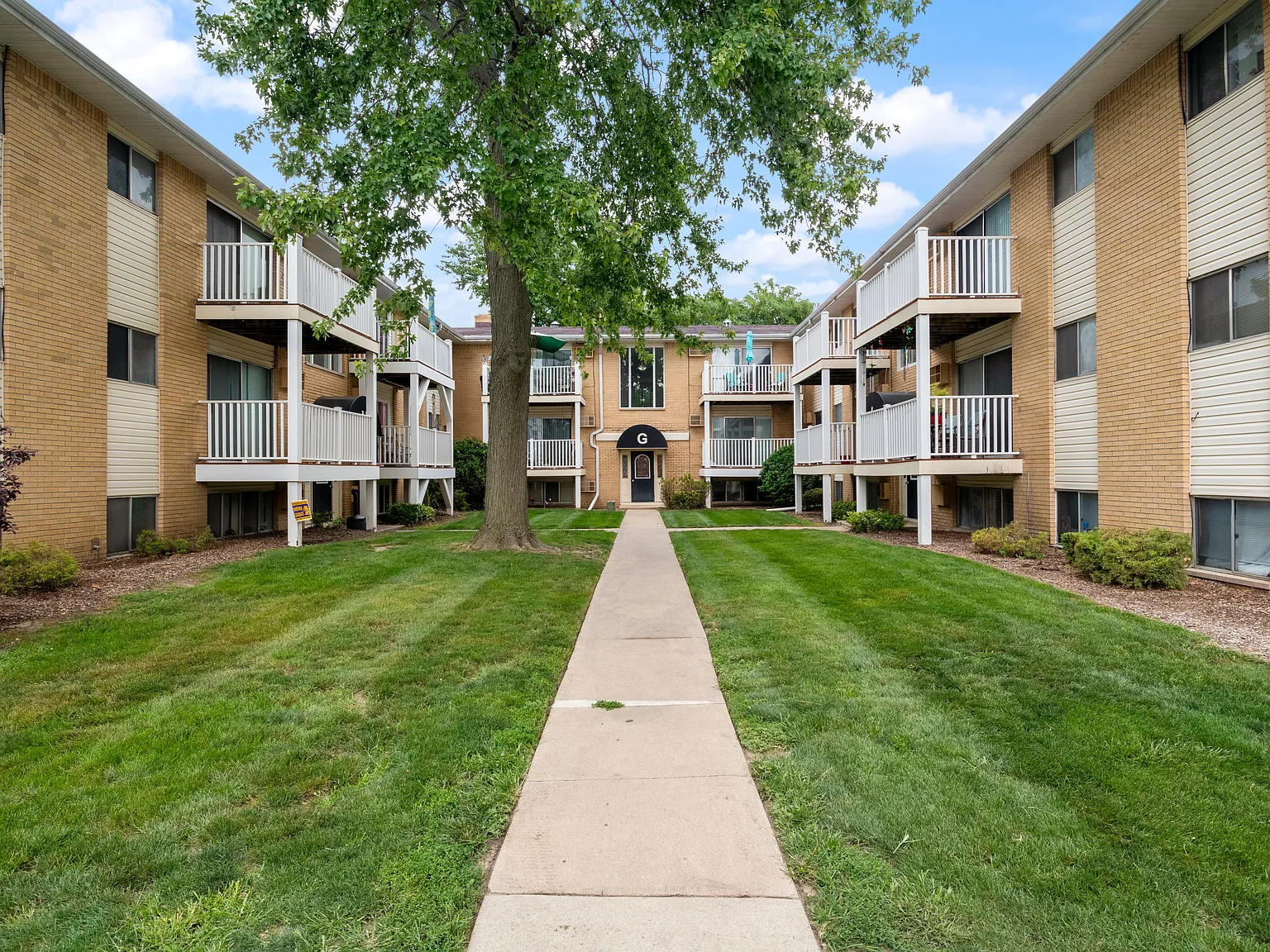 Miracle Manor Apartments — Photo 2