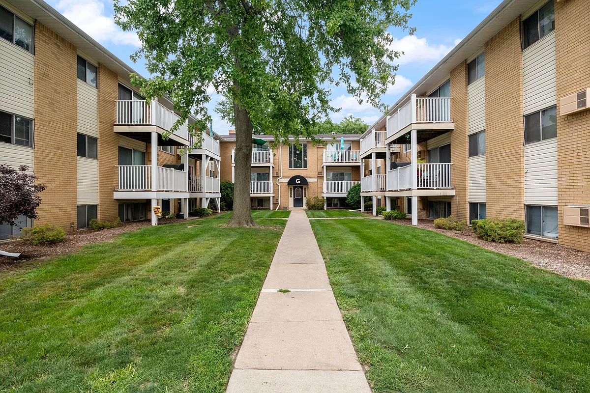 Building Photo - Miracle Manor Apartments