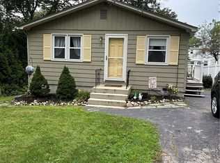 15 Seneca St, Coventry, RI 02816