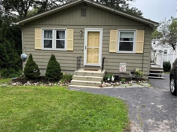 15 Seneca St, Coventry, RI 02816
