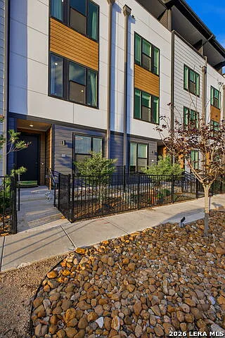719 E Locust St #4107 — Photo 3