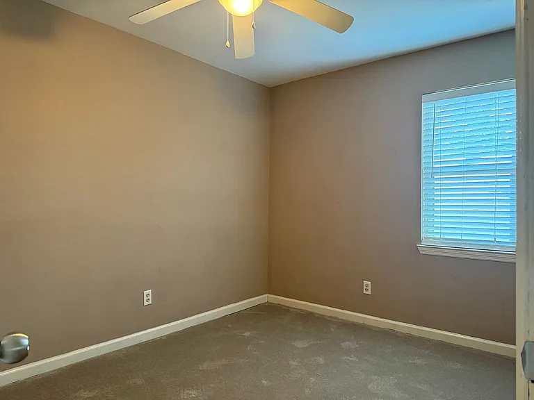 102 Heather Dr — Photo 13