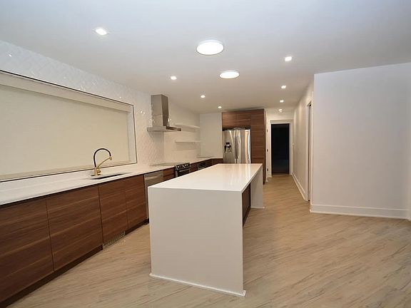 4th image of 115 Ashworth Dr