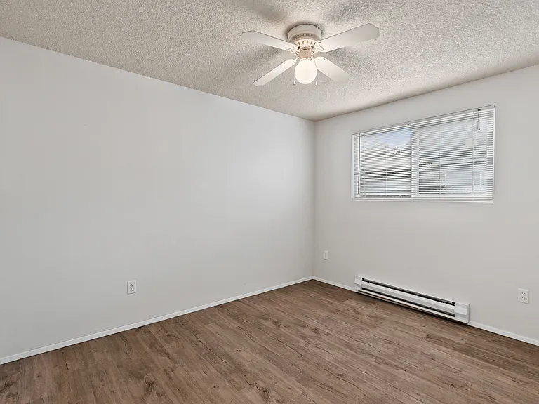 2 Bed 1 Bath - End Unit - 793 Sq Ft 2 Bed 1 Bath - End Unit - 793 Sq Ft