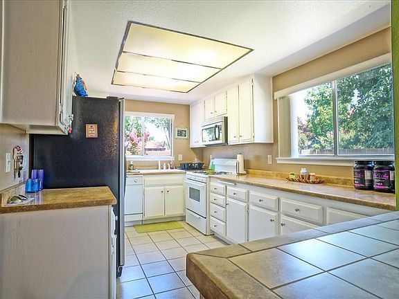-Kitchen1