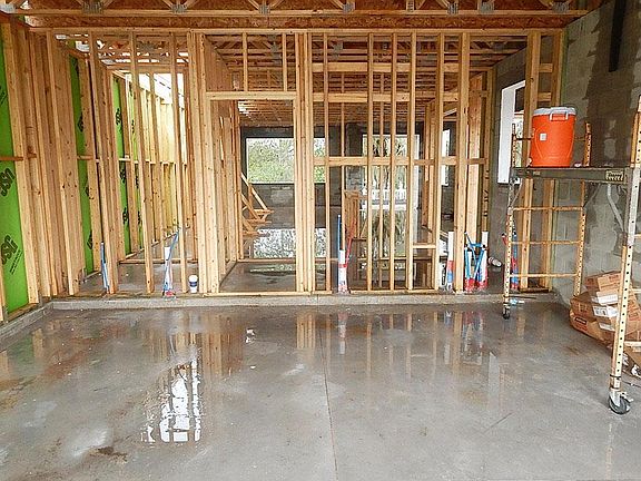 Located on 0223 in Westlake Townhomes in Tampa, FL