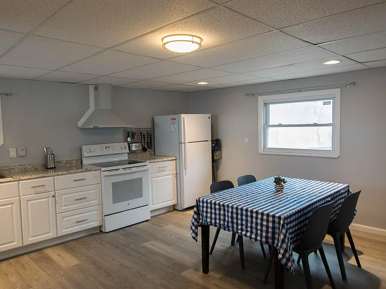 Fully equipped kitchen.