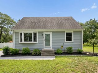706 Russells Mills Rd, Dartmouth, MA 02748