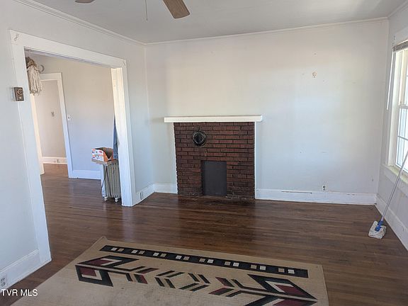 4th image of 1717 Lafayette St