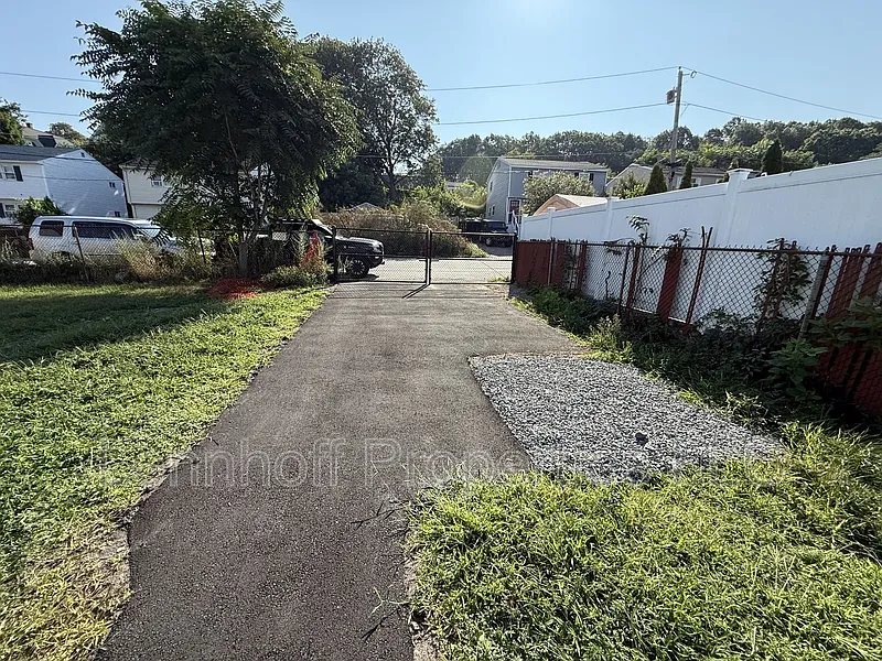 2 bed, 1.0 bath, $2,000 — Photo 4
