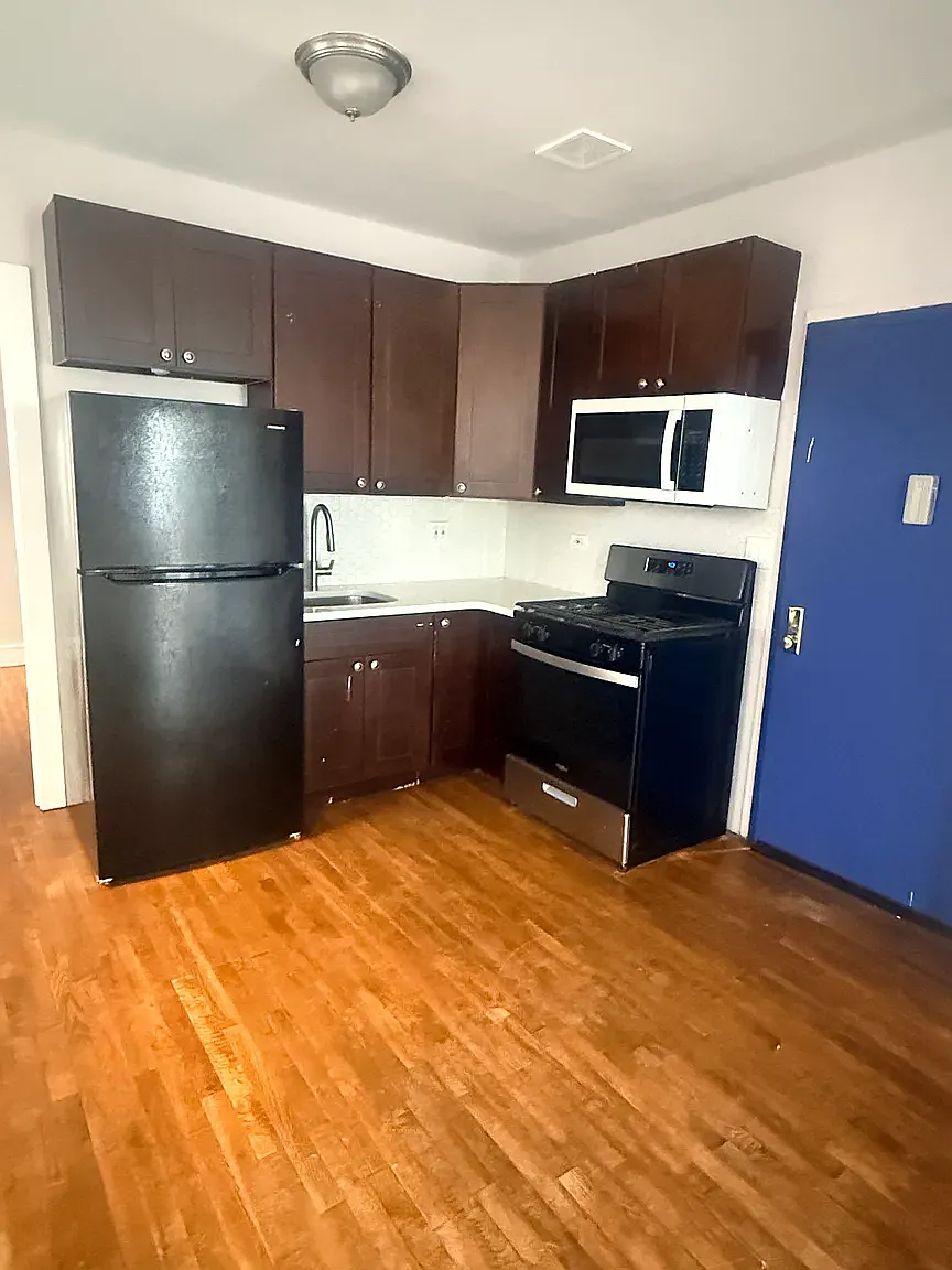 2707 Decatur Avenue — Photo 2