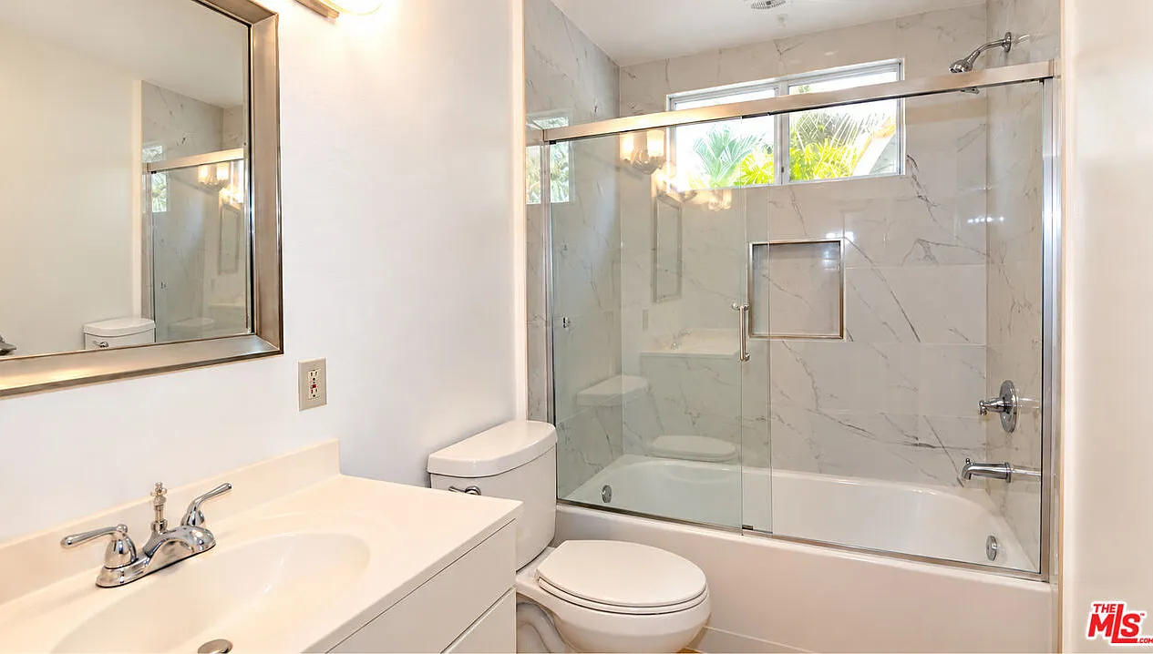 1 bed, 1.0 bath, $2,500 — Photo 2