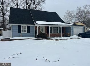 12 Neptune Ln, Willingboro, NJ 08046