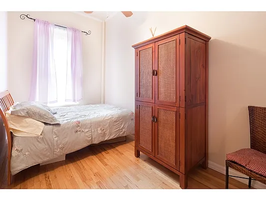 Sold by Aclawrence | media 8