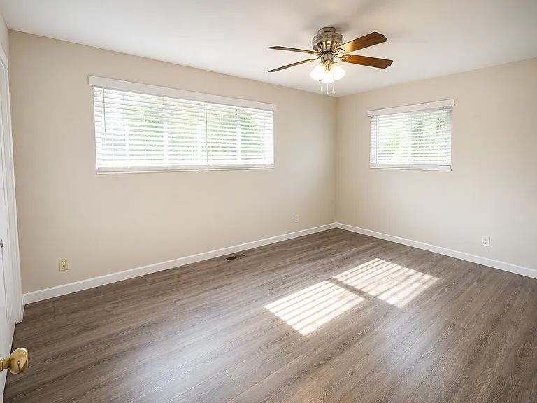 347 N 400 E — Photo 10
