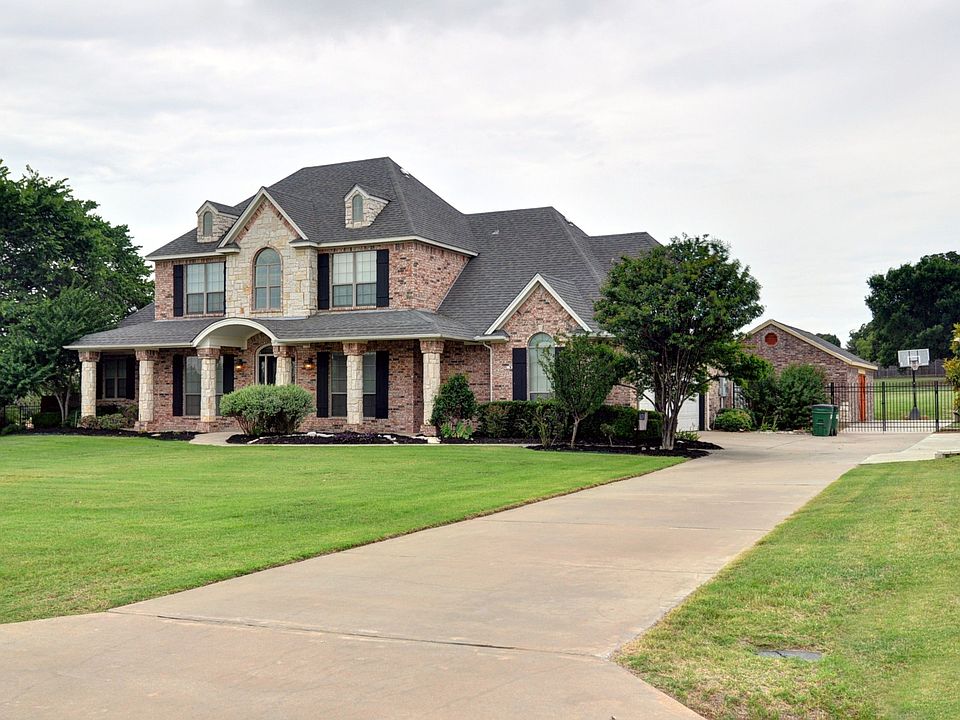 1DSC_6628_FrontRightDriveway.jpg