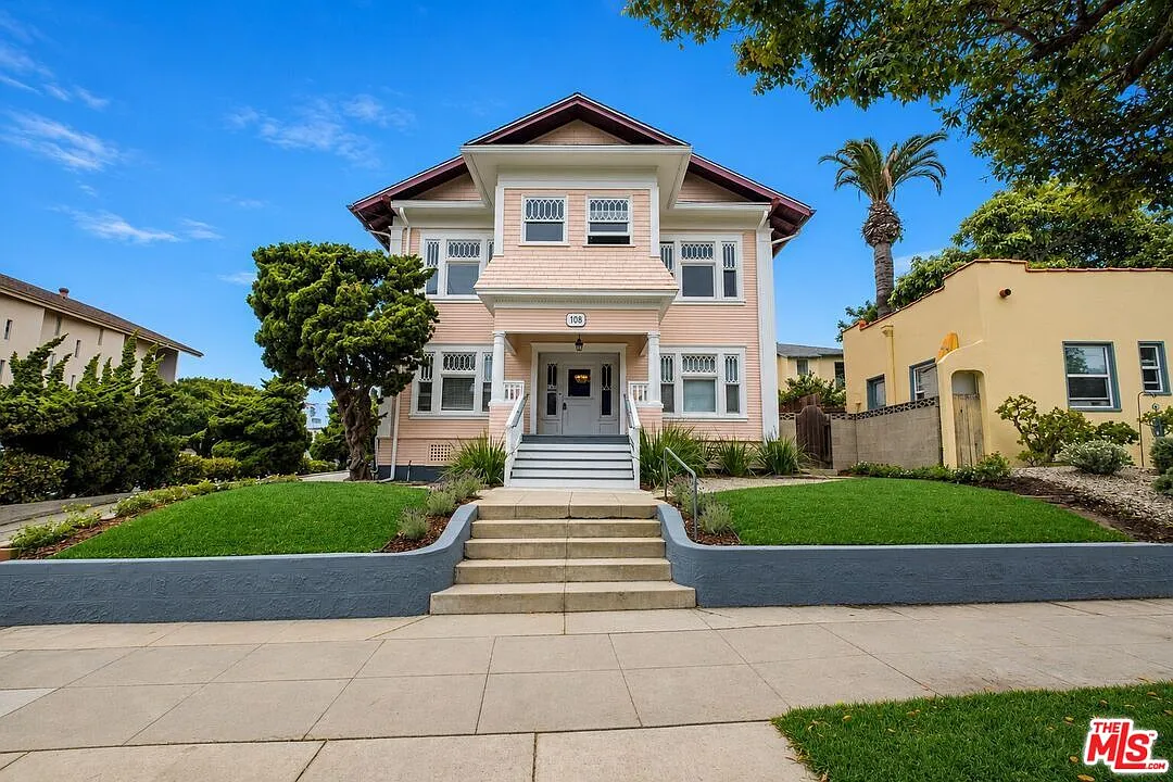 1 bed, 1.0 bath, $2,658 — Photo 1