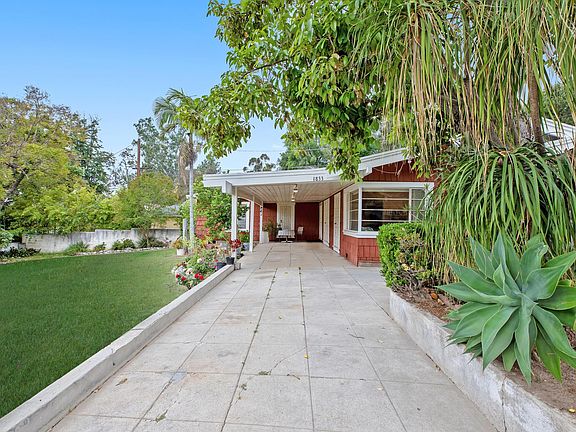 3rd image of 1833 Hill Dr
