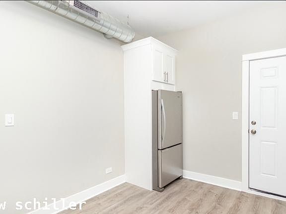 4th image of 1923 W Schiller St #617