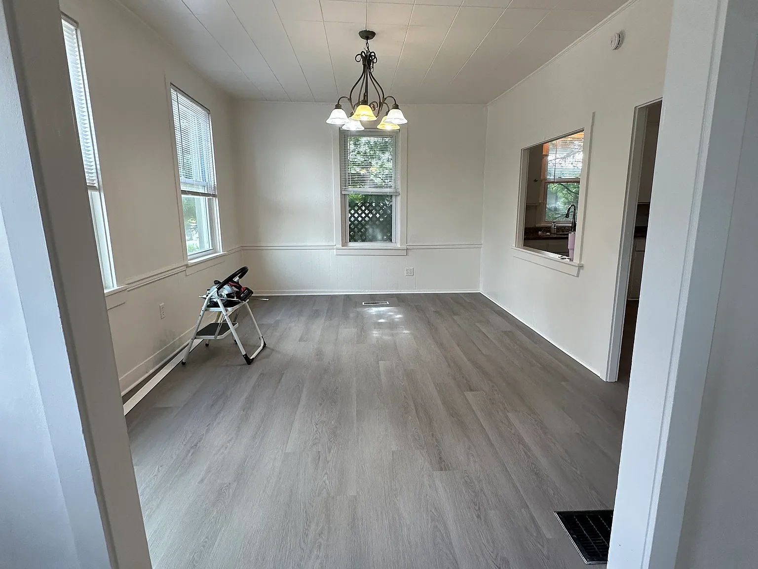 3 bed, 1.5 bath, $2,000 — Photo 3
