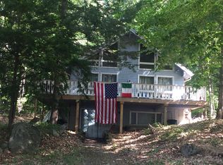 31 Sebago Rd, Raymond, ME 04071