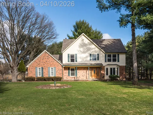 2708 Ore Valley Dr, Hartland, MI 48353