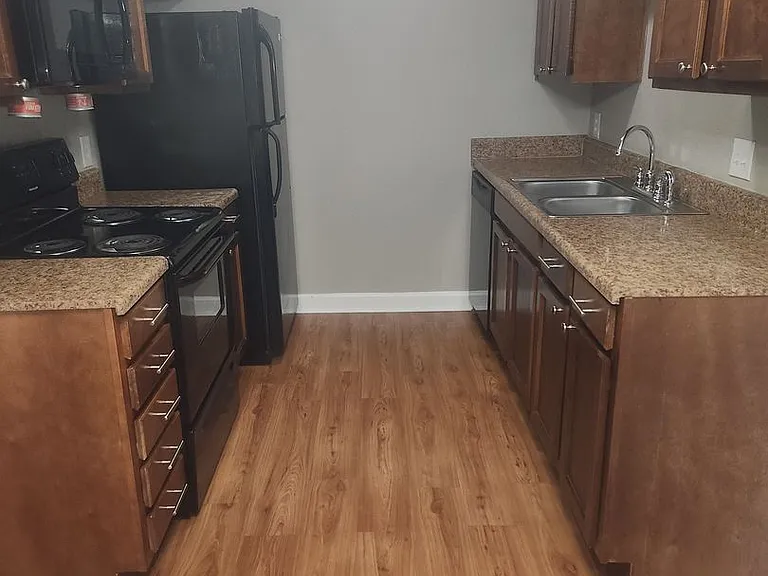 1213 Old Manor Rd — Photo 9
