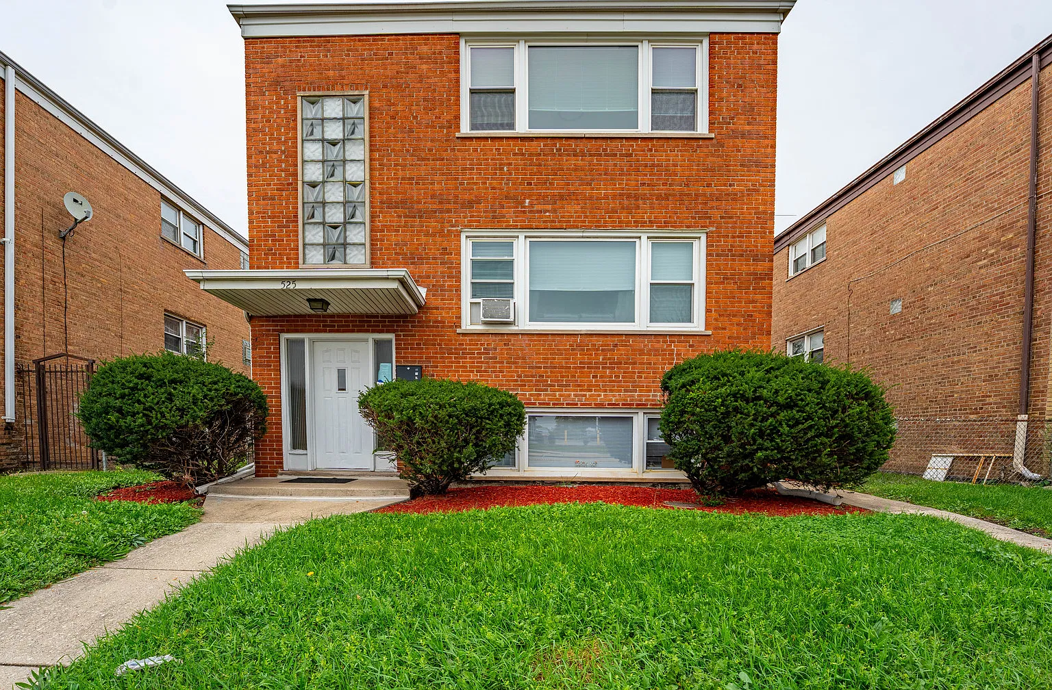3 bed, 1000 sqft, $2,100 — Photo 1