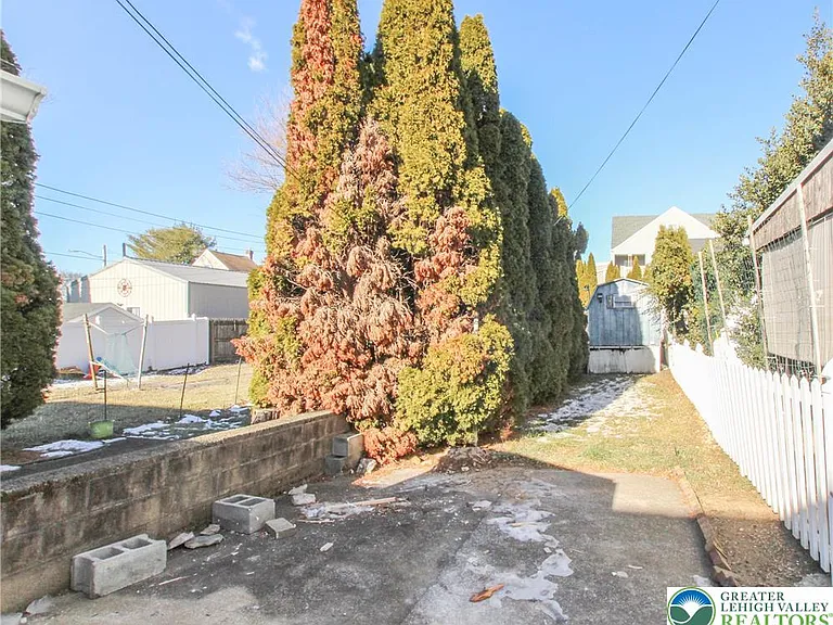 330 Walnut St — Photo 15