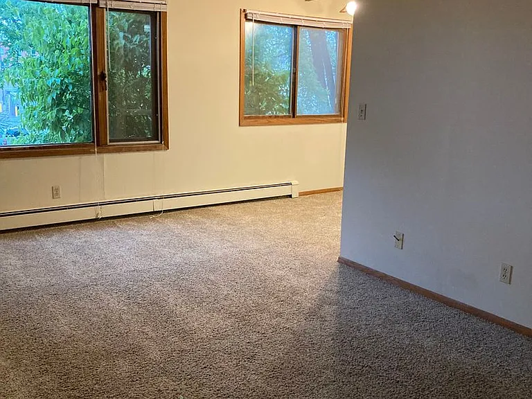 1701 Kenwood Ave — Photo 5