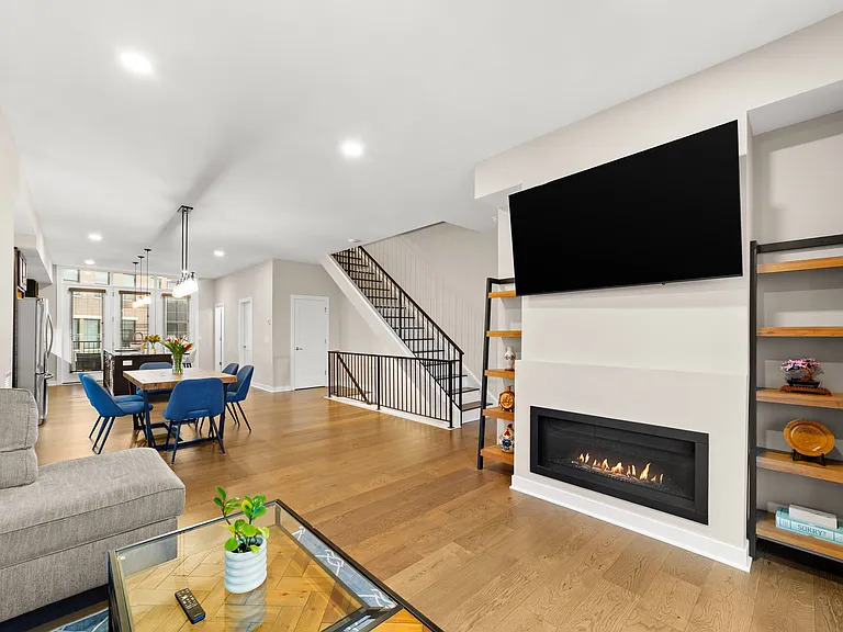 N Park Pl — Photo 11