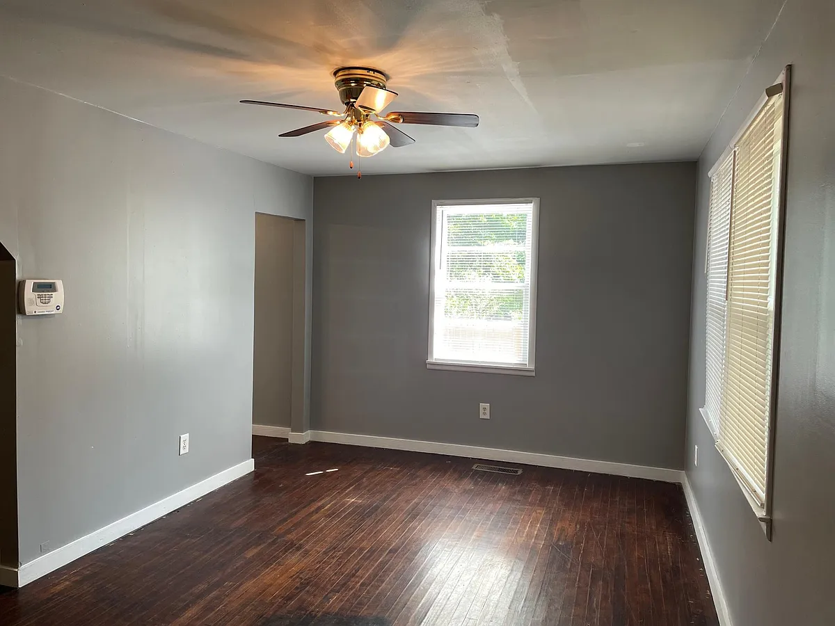 Building Photo - 302 Dewanee St