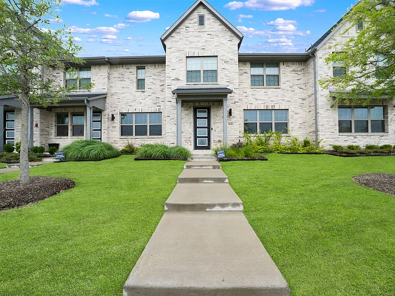 2628 Red Tailed Hawk Ln — Photo 1