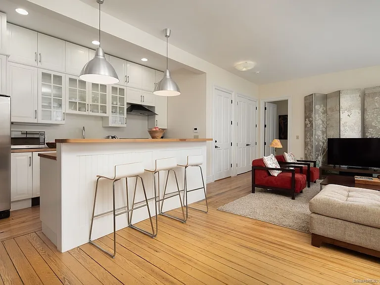 31 Sharon Rd #2 — Photo 2